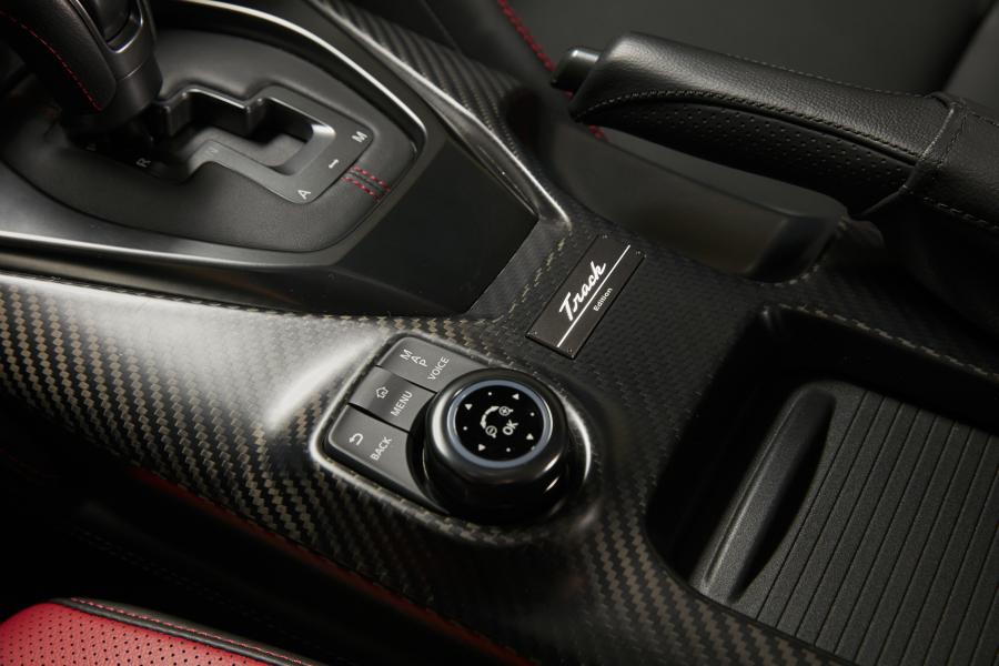 Детали интерьера Nissan GT-R Track Edition (R35) 2017 года  (NA) (фото 27 из 45)